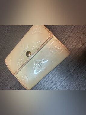 Louis Vuitton Vernis Beige Card Wallet